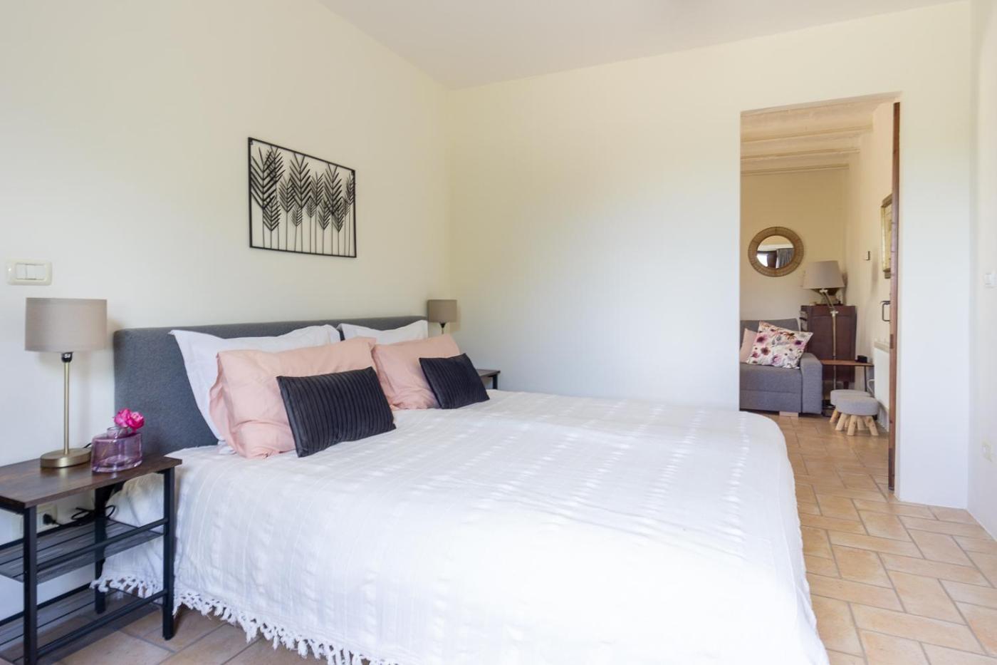Rosa Nel Pozzo Apartments And B&B San Pietro  外观 照片