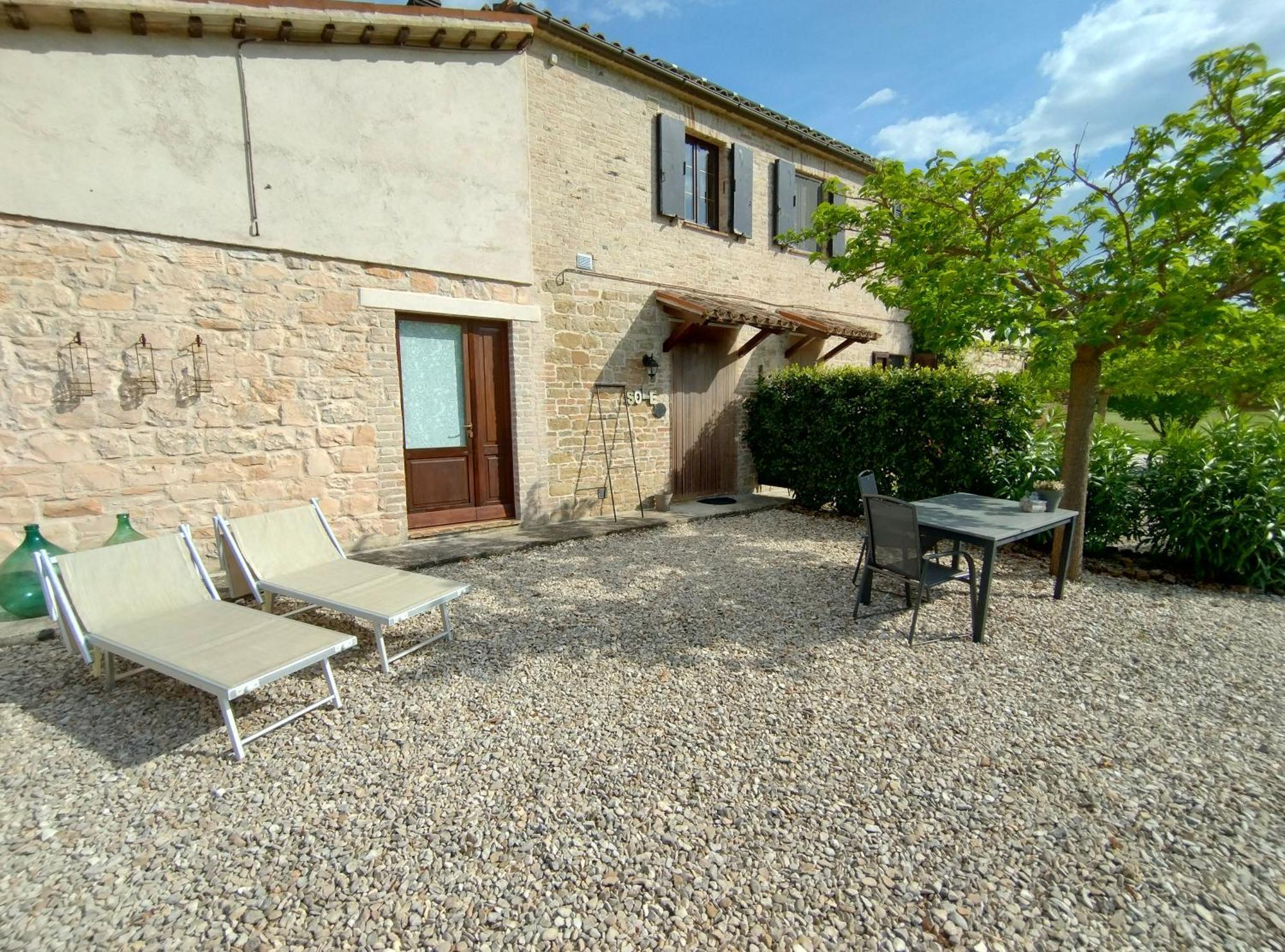 Rosa Nel Pozzo Apartments And B&B San Pietro  外观 照片
